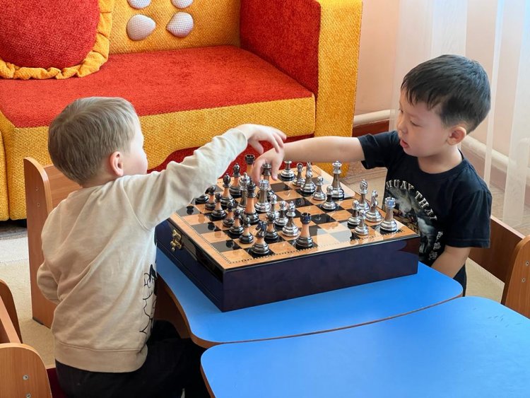 Шахмат ойнап үйренейік.