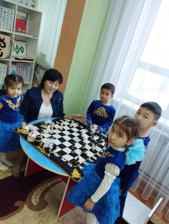 Ойнай отырып, үйренеміз.